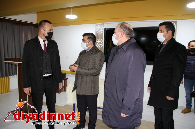 Ağrı da Diş Hekimi İlhami Yıldız mezun olduğu okula Z Kütüphane kurdu5