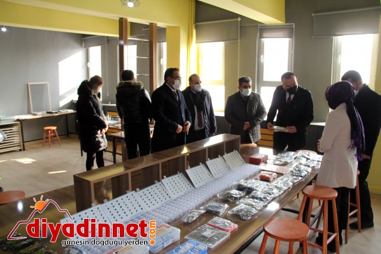 Ağrı da Diş Hekimi İlhami Yıldız mezun olduğu okula Z Kütüphane kurdu6