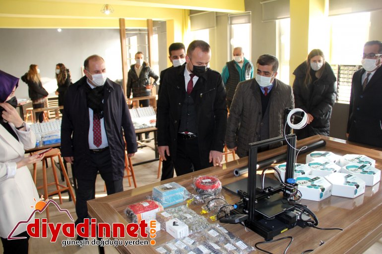 Ağrı da Diş Hekimi İlhami Yıldız mezun olduğu okula Z Kütüphane kurdu7