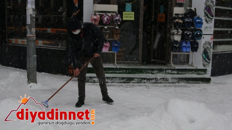 Ağrı da köy yolları kar ve tipi nedeniyle ulaşıma kapandı3