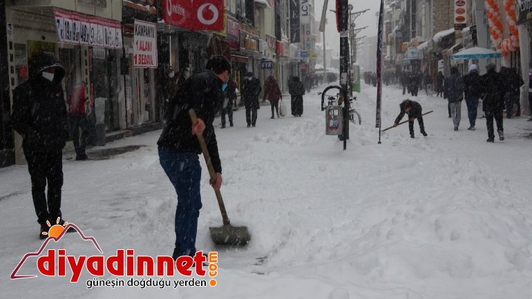 Ağrı da köy yolları kar ve tipi nedeniyle ulaşıma kapandı4