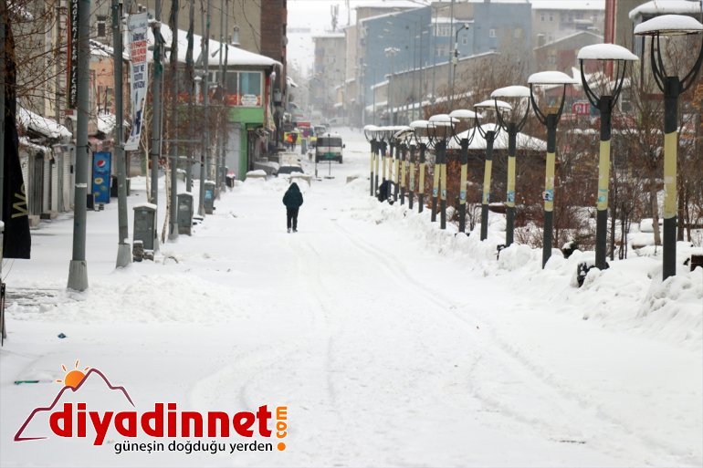 Ağrı da köy yolu ulaşıma kapandı5