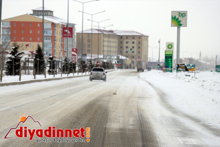 Ağrı da köy yolu ulaşıma kapandı7