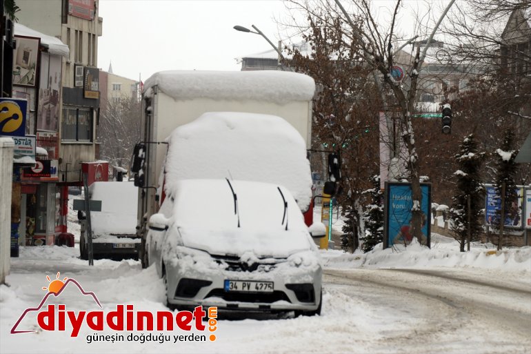 Ağrı da köy yolu ulaşıma kapandı8