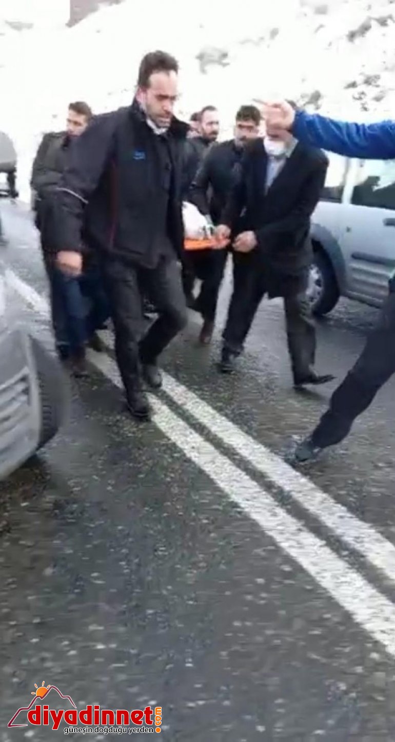 Ağrı da şarampole yuvarlanan araçta bulunan iki kişi yaralandı4