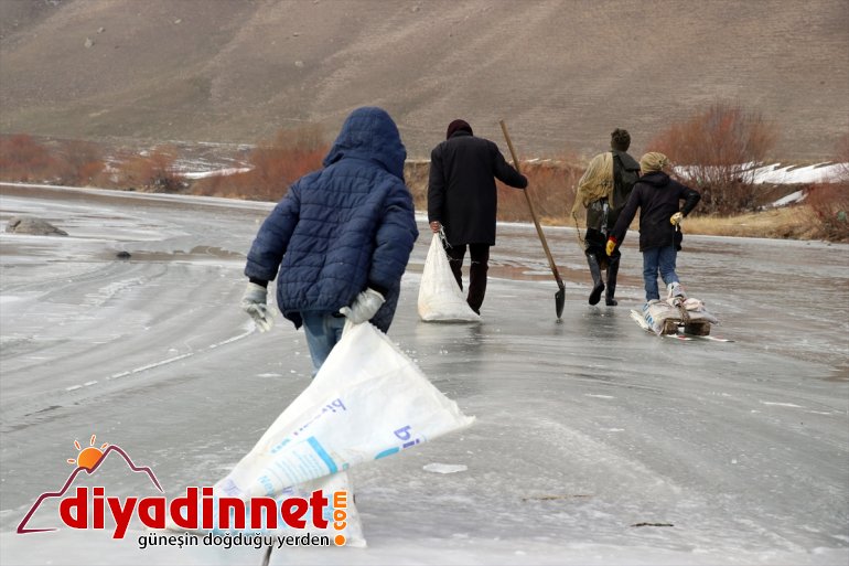 buzla Denizsiz kentin AĞRI balıkçıları çıkarıyor nehirden kaplı ekmeklerini - 5