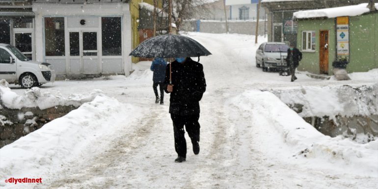 Eleşkirt'te kar yağışı