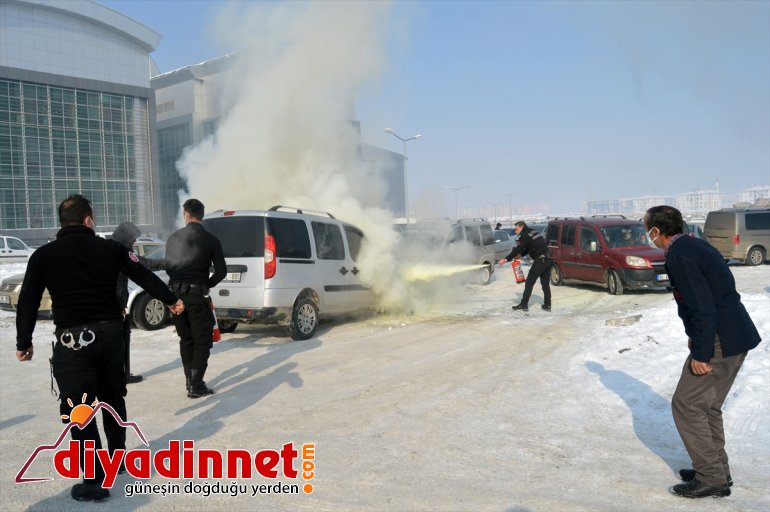 yangın Hastanenin - söndürüldü AĞRI otoparkındaki çıkan hafif araçta ticari 5