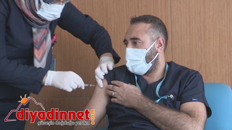 Ağrı sağlık personeline CoronaVac aşısının ilk dozu uygulanıyor5