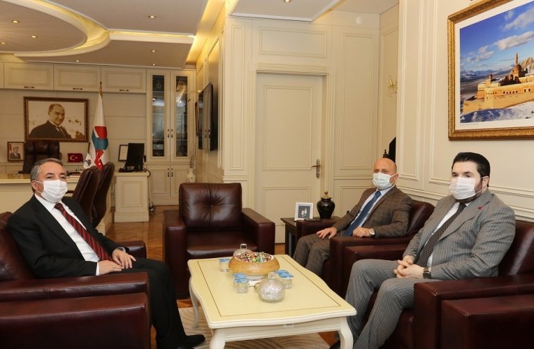 Ağrı Valisi Varol ile Belediye Başkanı Sayan, AİÇÜ Rektörü Karabulut'u ziyaret etti