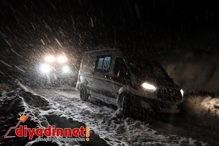 kardan ambulans hamile kapanan yolu yetişti köydeki yardımına kadının Ağrı