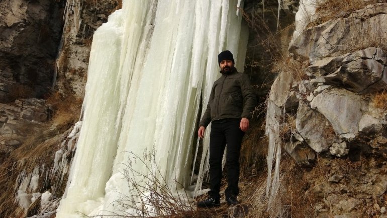 Ardahan da donan şelalede buz sarkıtları oluştu2