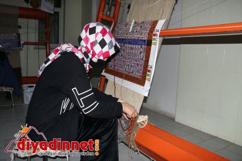 halılar süslüyor evlerini - Japon Ağrı Dağı