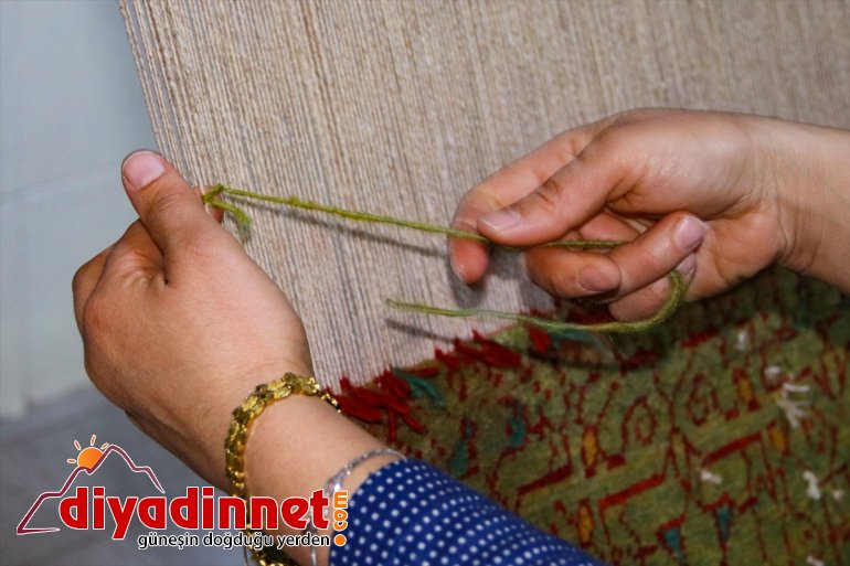 - dokunan eteğinde Dağı