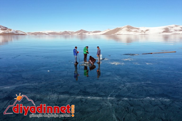 Yüzeyi IĞDIR cezbediyor ziyaretçilerini Gölü - tutan buz Balık 20