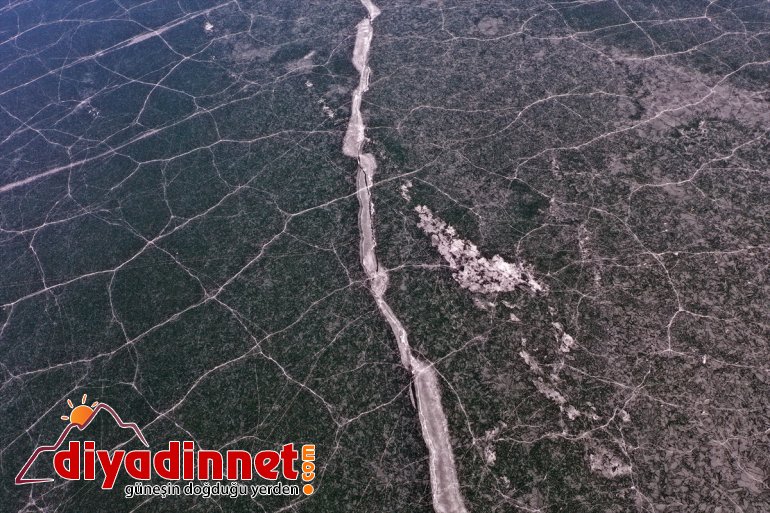 Yüzeyi ziyaretçilerini Balık IĞDIR Gölü - cezbediyor tutan buz 3