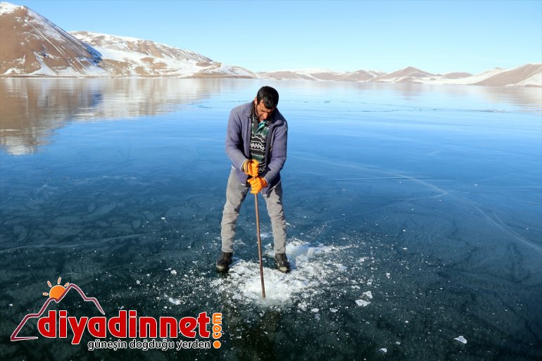 cezbediyor Balık - buz IĞDIR ziyaretçilerini Gölü tutan Yüzeyi 23