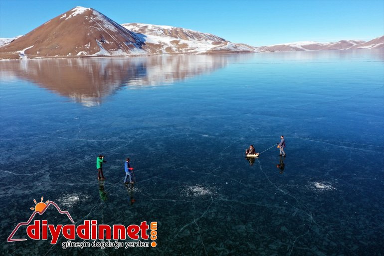 - Yüzeyi ziyaretçilerini cezbediyor buz IĞDIR tutan Balık Gölü 24