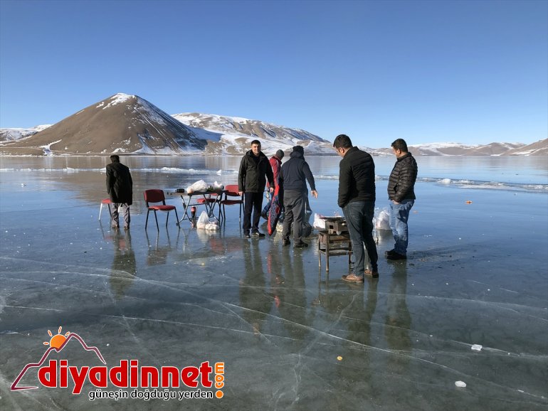 Balık mangal yaptılar Yüzeyi tutan keyfi - buz Gölü