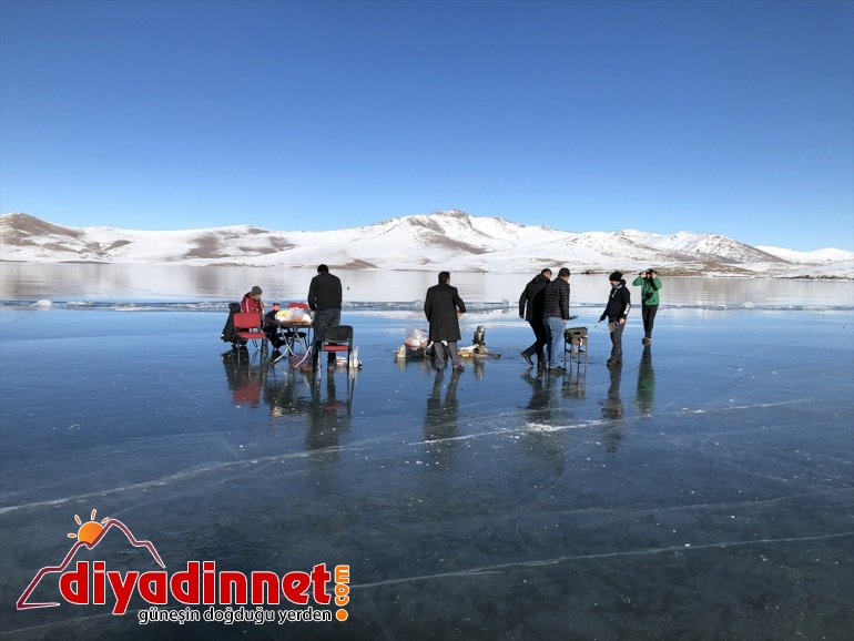 Balık yaptılar - buz tutan IĞDIR Gölü