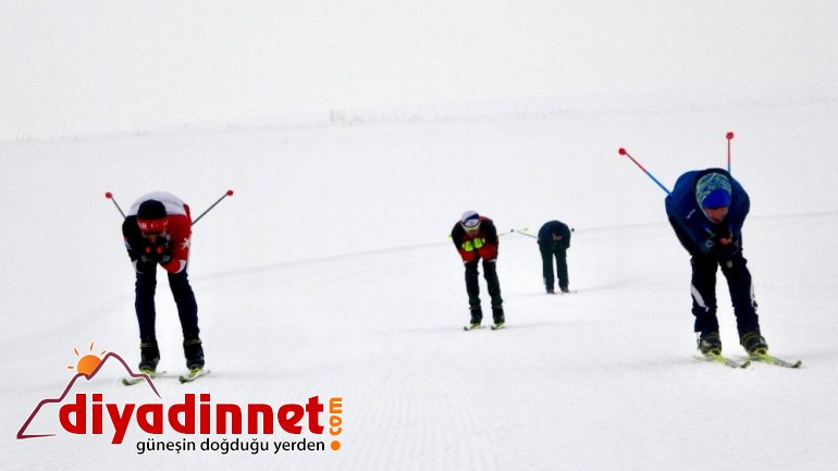 Kayaklı koşu sporcuları dondurucu soğuklarda ter dökerek yarışmalara hazırlanıyor3