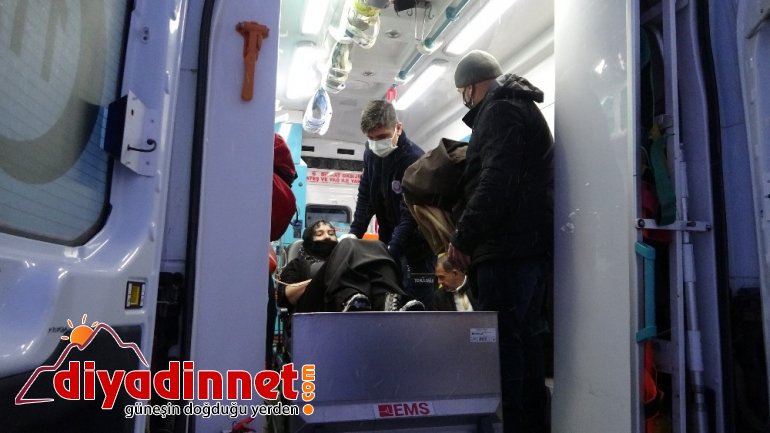 Köyde mahsur kalan hasta kadın paletli ambulansla kurtarıldı