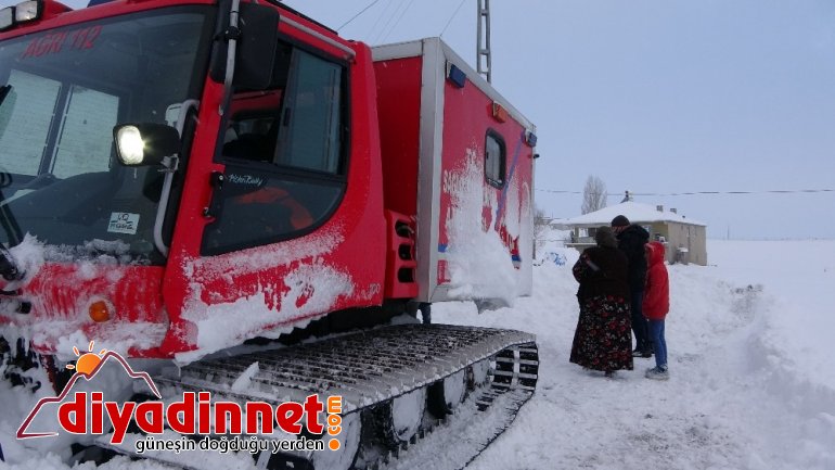 Köyde mahsur kalan hasta kadın paletli ambulansla kurtarıldı2