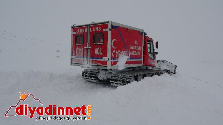 Köyde mahsur kalan hasta kadın paletli ambulansla kurtarıldı3