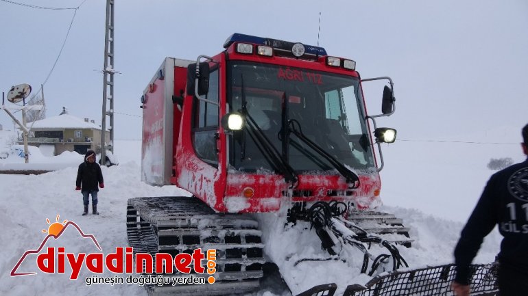 Köyde mahsur kalan hasta kadın paletli ambulansla kurtarıldı5