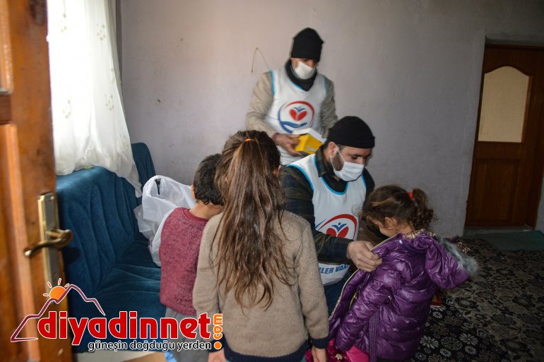 Yetimler Vakfı ndan Ağrı daki yetimlere kışlık giyim yardımı yapıldı3