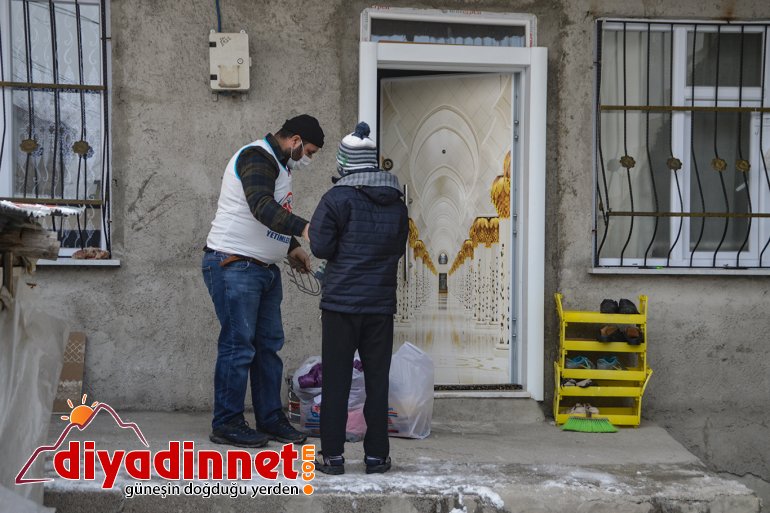 Yetimler Vakfı ndan Ağrı daki yetimlere kışlık giyim yardımı yapıldı6