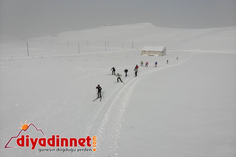 karlı dağlarda koşucular, Ağrılı şampiyonalara kayaklı - hazırlanıyor AĞRI 12