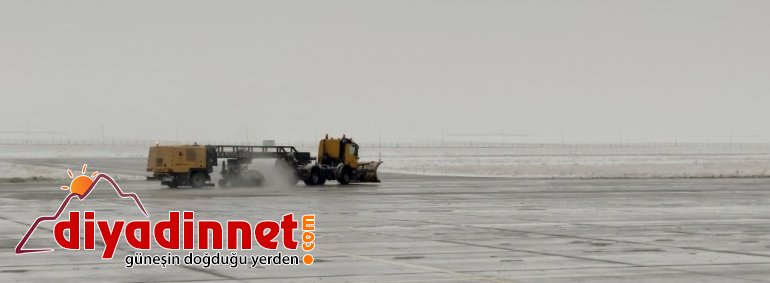 Ağrı Ahmed i Hani Havalimanı nda soğuk hava ve buzla mücadele sürüyor2