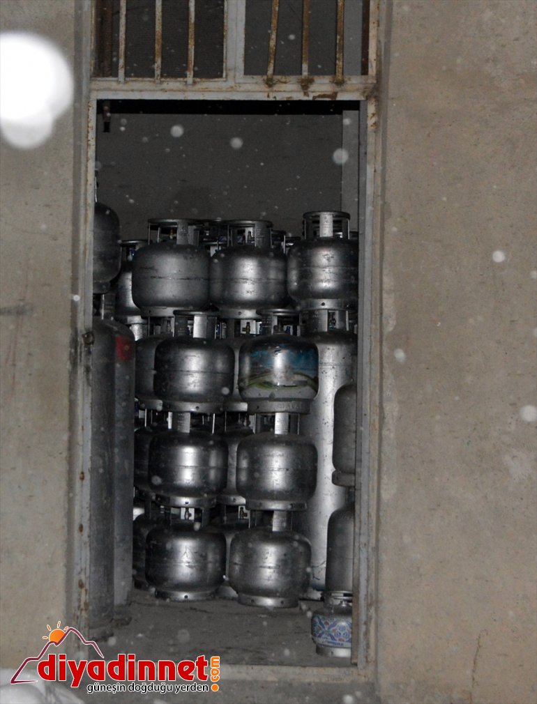 Çıkan iş - AĞRI sıçramadan söndürüldü yerine yangın, tüplerin bulunduğu 2