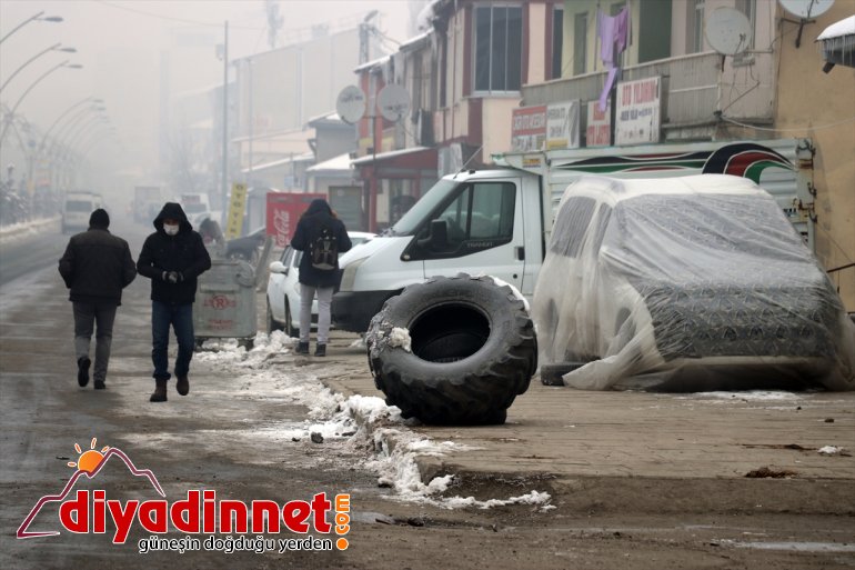 Ağrı da dere ve nehirler dondu bina çatılarında buz sarkıtları oluştu19