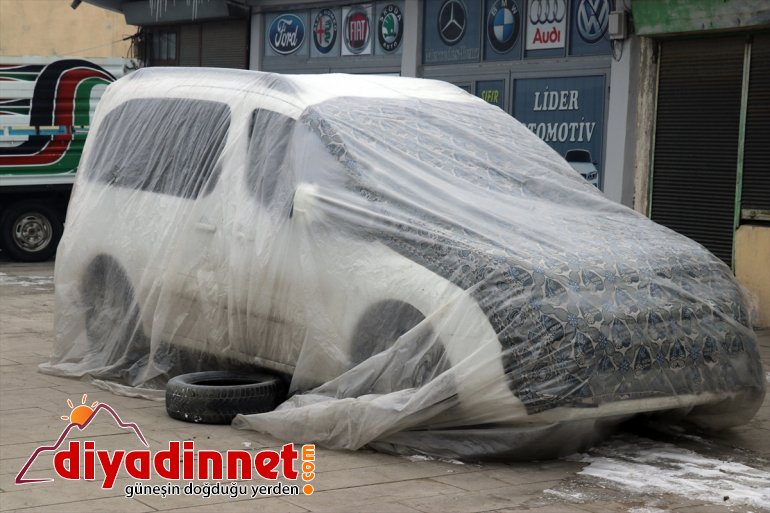 Ağrı da dere ve nehirler dondu bina çatılarında buz sarkıtları oluştu5