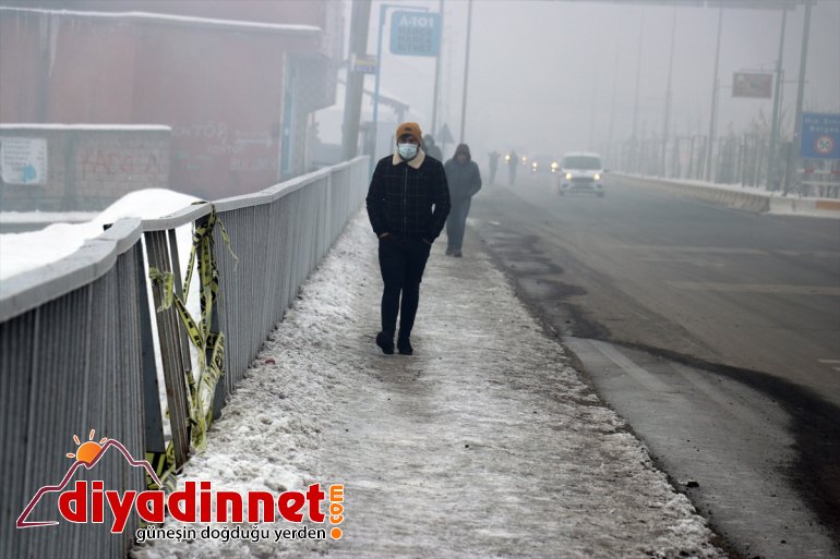 Ağrı da dere ve nehirler dondu bina çatılarında buz sarkıtları oluştu9
