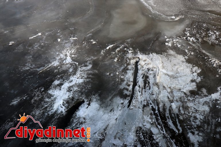Ağrı da soğuk havanın etkisiyle dere ve nehirler dondu11