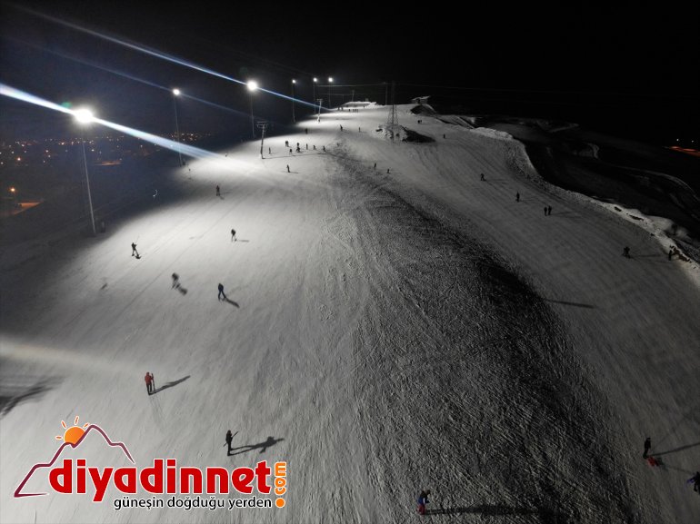 kayak de geceleri Merkezi AĞRI - aydınlatılan Pistleri Kayak sunuyor keyfi Küpkıran 2
