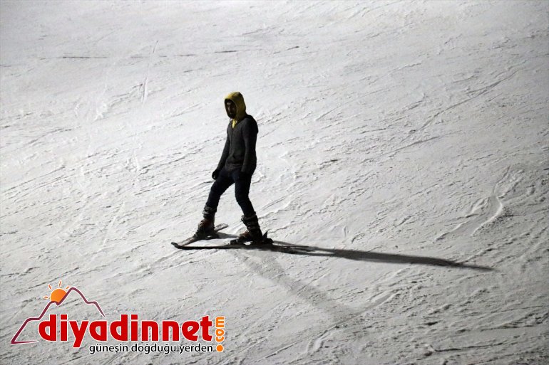 Kayak Merkezi - sunuyor de Küpkıran geceleri Pistleri aydınlatılan keyfi kayak AĞRI 12