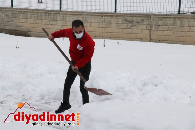 köy Türk hediyelerle okulundaki masalarını AĞRI donattı gönüllüleri öğrenci - Kızılay 12