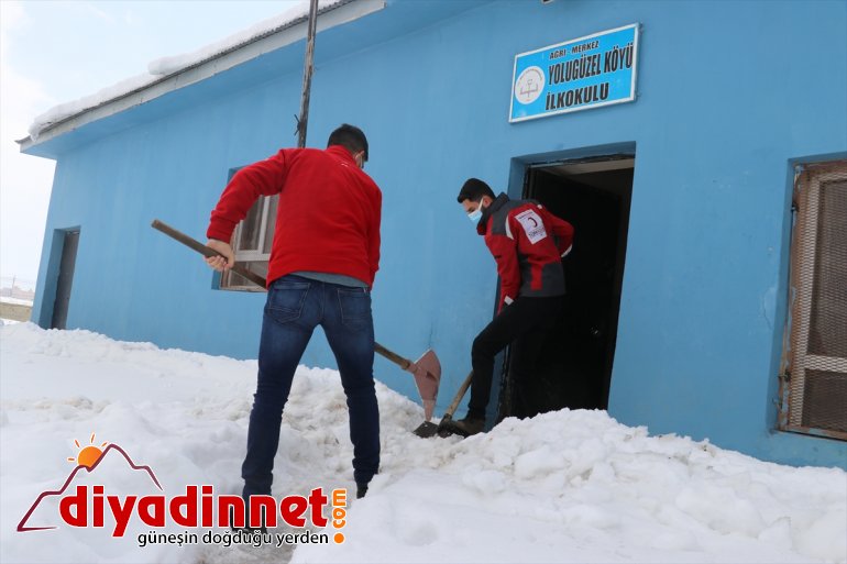 öğrenci - Kızılay masalarını köy AĞRI okulundaki hediyelerle donattı gönüllüleri Türk 9