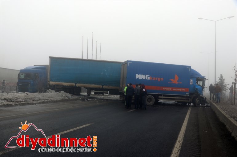 yaralandı bir 3 karıştığı tır ikisi trafik kazasında kişi Ağrı