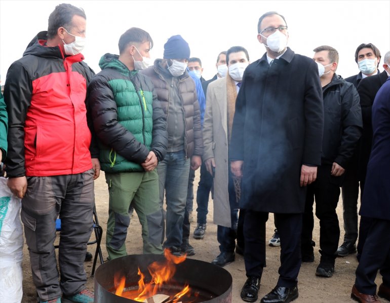 Bakan Kasapoğlu Ağrı Dağı nda sporcularla bir araya geldi1