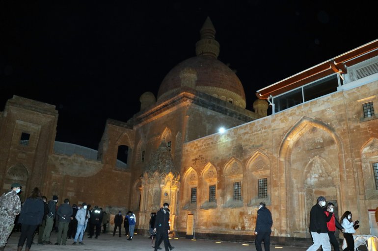 Bakan Kasapoğlu İshak Paşa Sarayını gezdi4