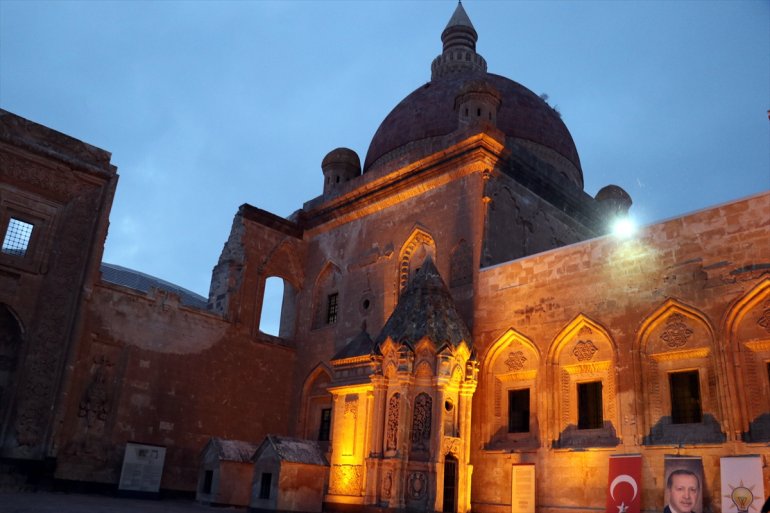 Bakan Kasapoğlu İshak Paşa Sarayını gezdi8