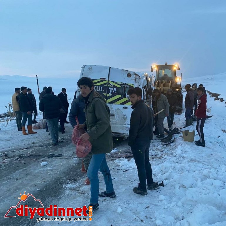 Diyadin'de köy minibüsü devrildi: 5 yaralı