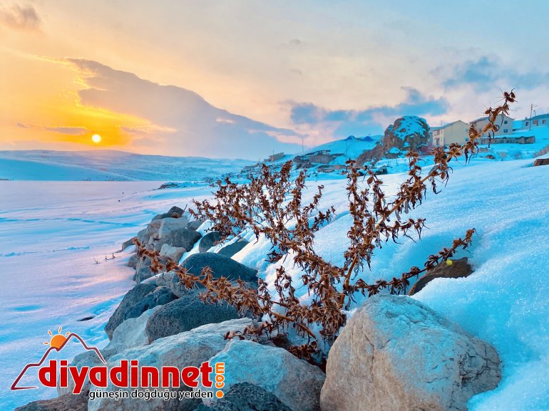 Su altında kalan minarenin gün batımıyla birleşmesi görsel şölen sundu2