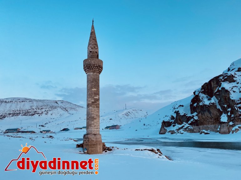 Su altında kalan minarenin gün batımıyla birleşmesi görsel şölen sundu4