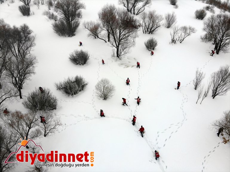Türk gönüllüleri, bölgelere dağlık yaban bıraktı için Kızılay yem hayvanları 21